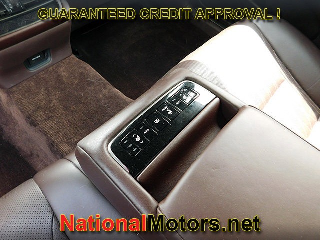 Lexus LS Vehicle Image 09