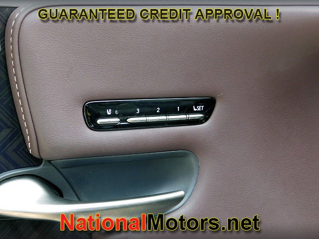 Lexus LS Vehicle Image 13