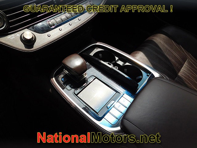 Lexus LS Vehicle Image 18