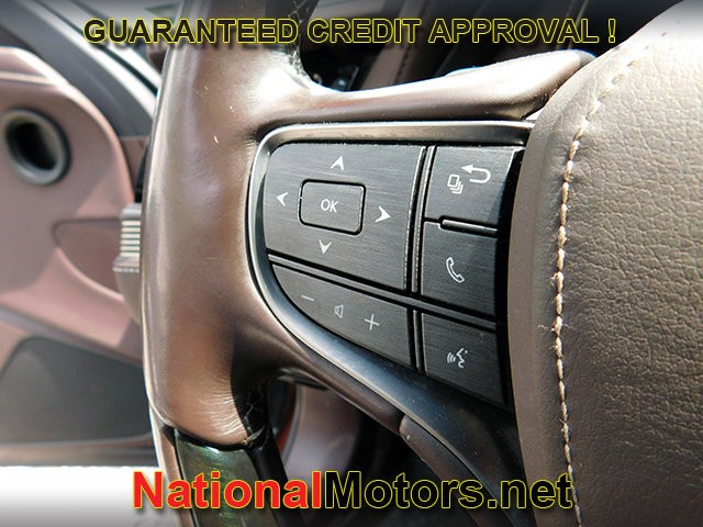 Lexus LS Vehicle Image 21