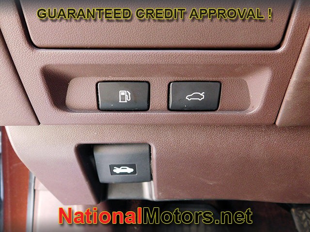 Lexus LS Vehicle Image 23