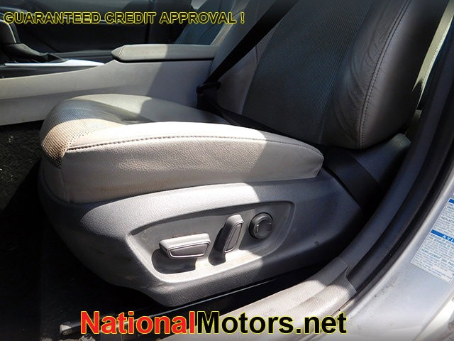 Toyota Camry Vehicle Image 13