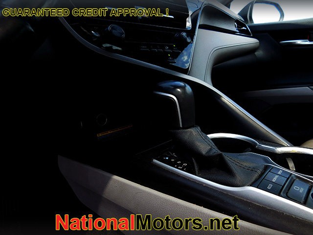 Toyota Camry Vehicle Image 18