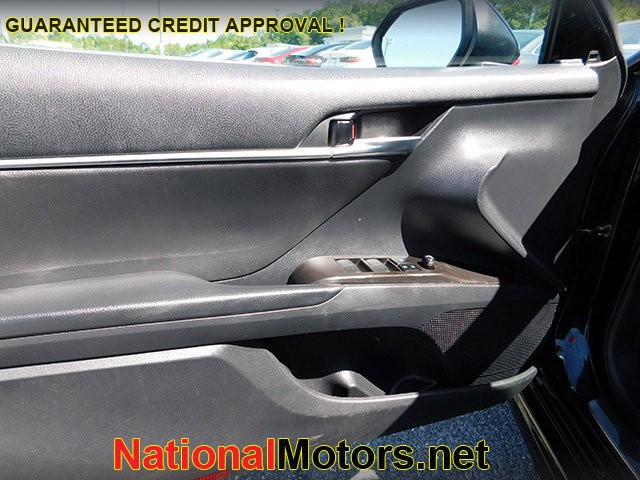 Toyota Camry Vehicle Image 12