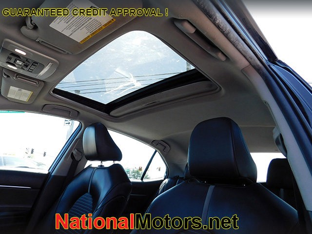 Toyota Camry Vehicle Image 15