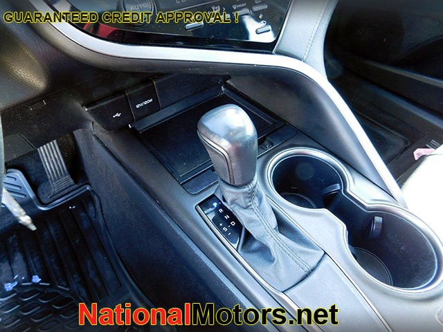 Toyota Camry Vehicle Image 19