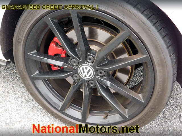Volkswagen Golf GTI Vehicle Image 09