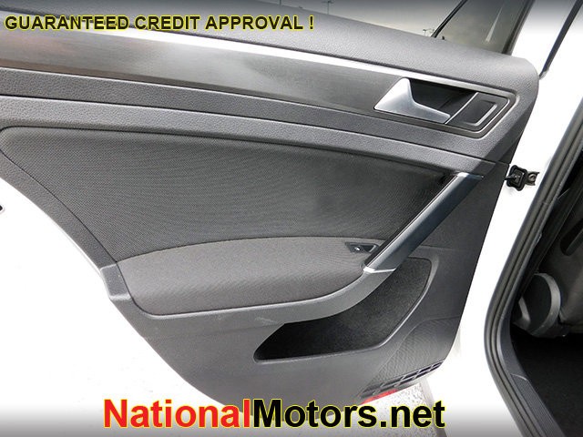 Volkswagen Golf GTI Vehicle Image 10