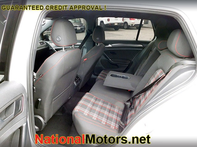 Volkswagen Golf GTI Vehicle Image 11