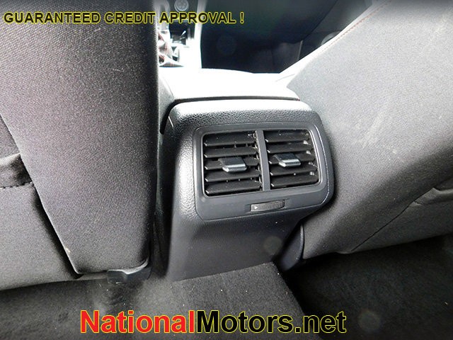 Volkswagen Golf GTI Vehicle Image 12
