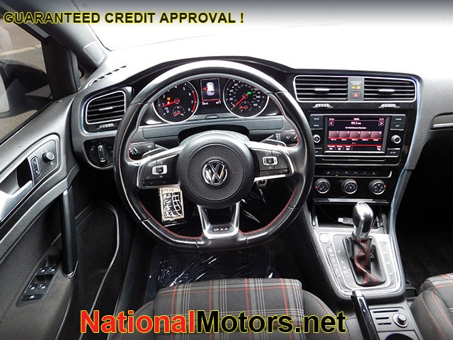 Volkswagen Golf GTI Vehicle Image 13