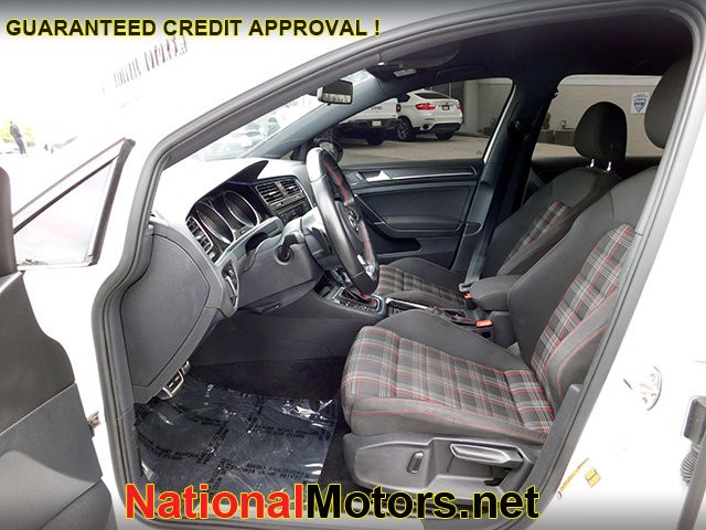 Volkswagen Golf GTI Vehicle Image 15