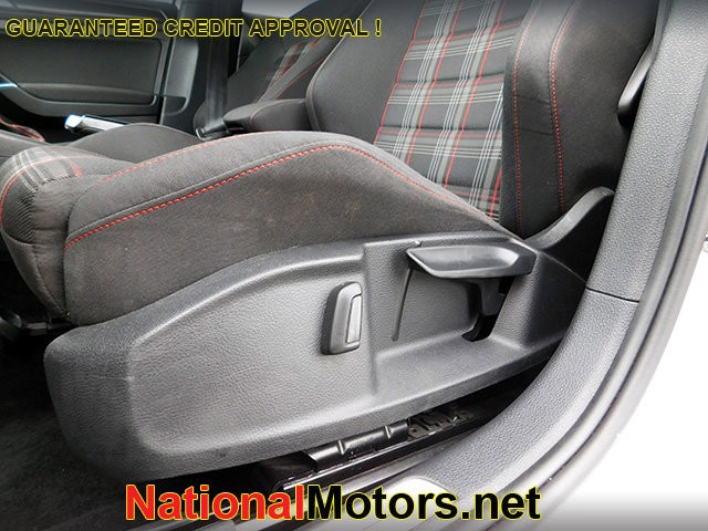 Volkswagen Golf GTI Vehicle Image 16