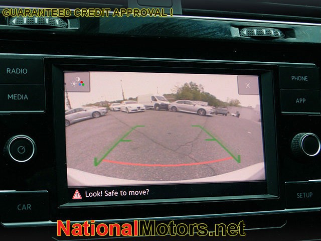 Volkswagen Golf GTI Vehicle Image 18