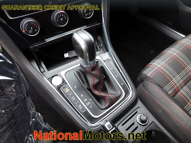 Volkswagen Golf GTI Vehicle Image 19
