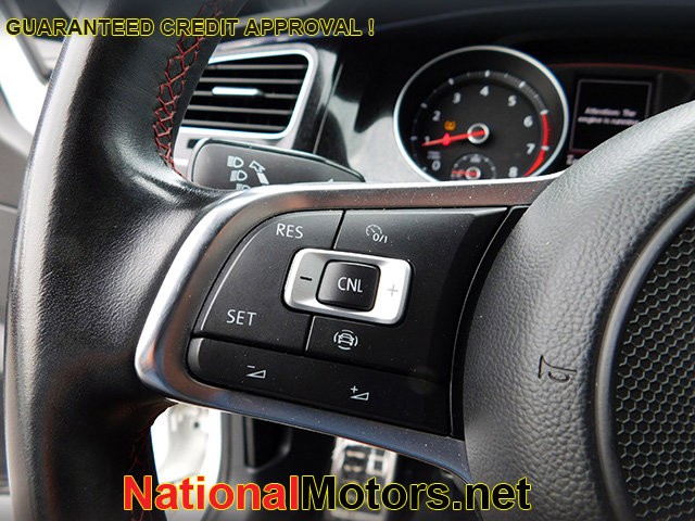 Volkswagen Golf GTI Vehicle Image 21