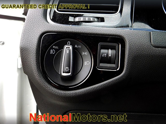 Volkswagen Golf GTI Vehicle Image 23