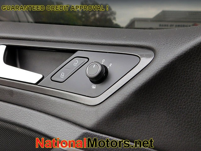 Volkswagen Golf GTI Vehicle Image 24