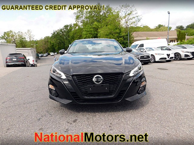 Nissan Altima Vehicle Image 02