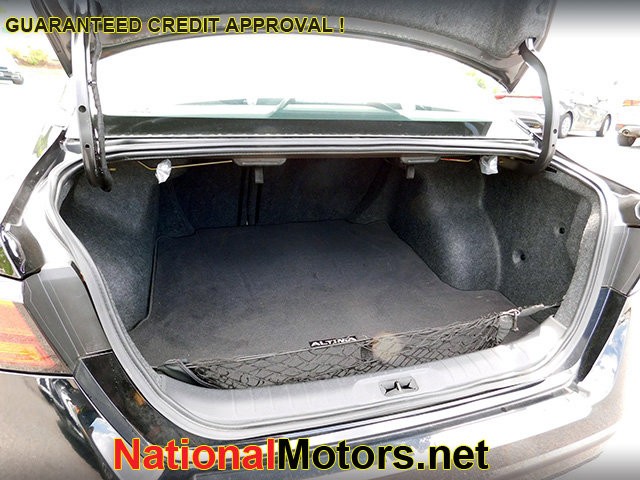 Nissan Altima Vehicle Image 07