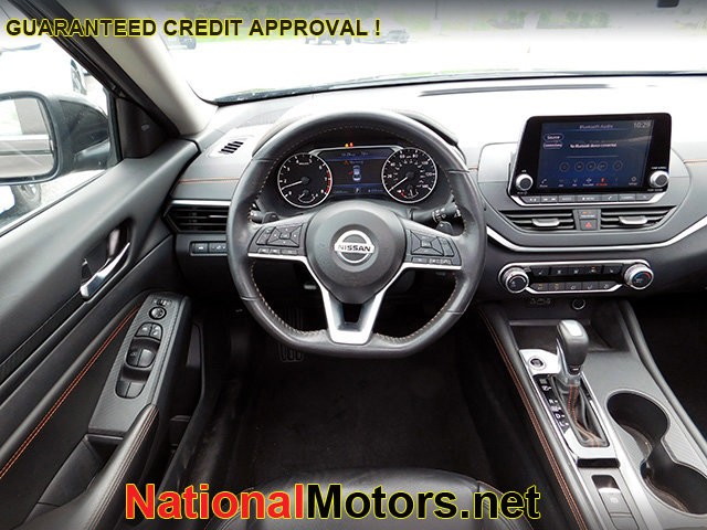 Nissan Altima Vehicle Image 11