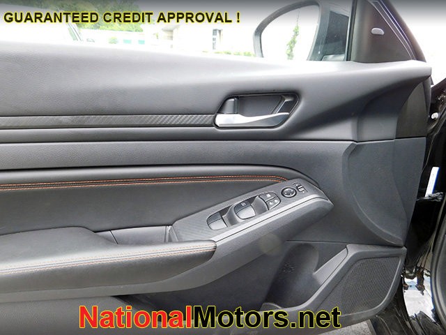 Nissan Altima Vehicle Image 12