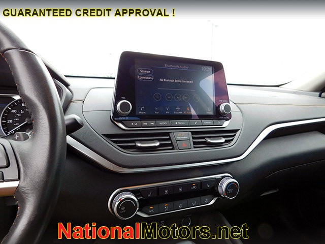 Nissan Altima Vehicle Image 15