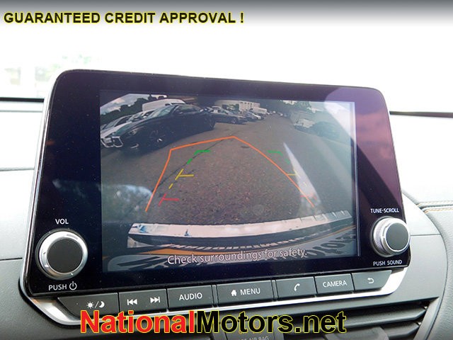 Nissan Altima Vehicle Image 16