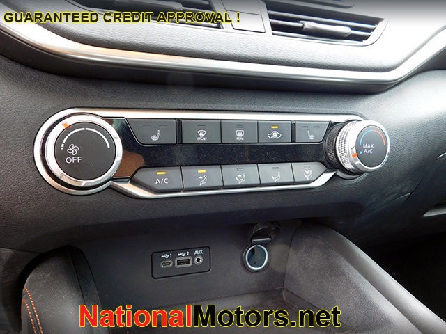 Nissan Altima Vehicle Image 17
