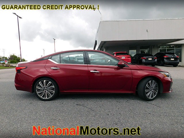 Nissan Altima Vehicle Image 02