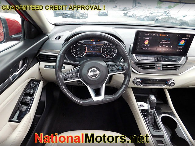 Nissan Altima Vehicle Image 10