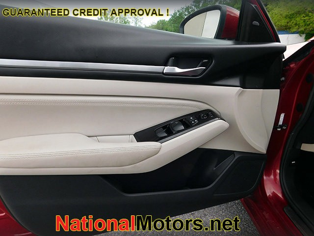 Nissan Altima Vehicle Image 11