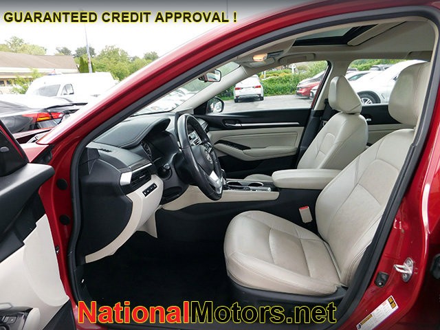 Nissan Altima Vehicle Image 13