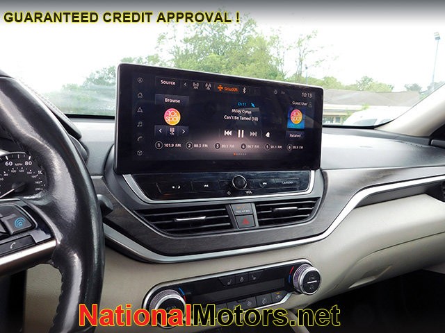 Nissan Altima Vehicle Image 15