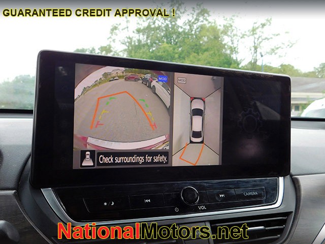 Nissan Altima Vehicle Image 16