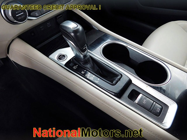 Nissan Altima Vehicle Image 18