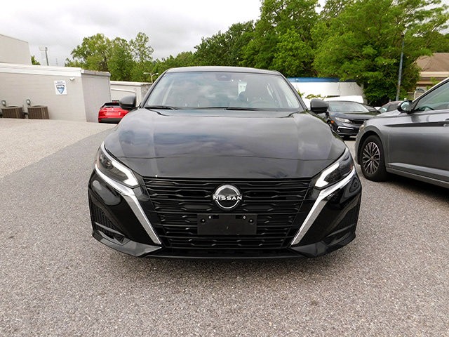 Nissan Altima Vehicle Image 03