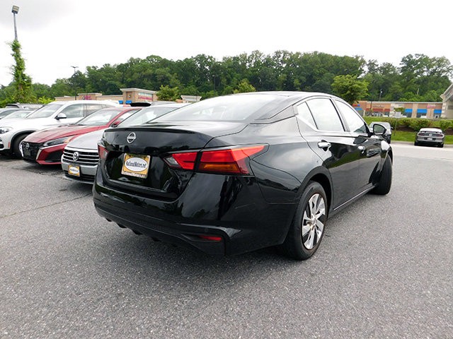 Nissan Altima Vehicle Image 05