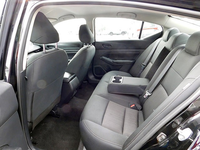 Nissan Altima Vehicle Image 08