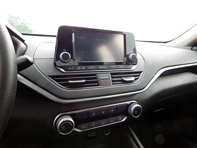Nissan Altima Vehicle Image 13