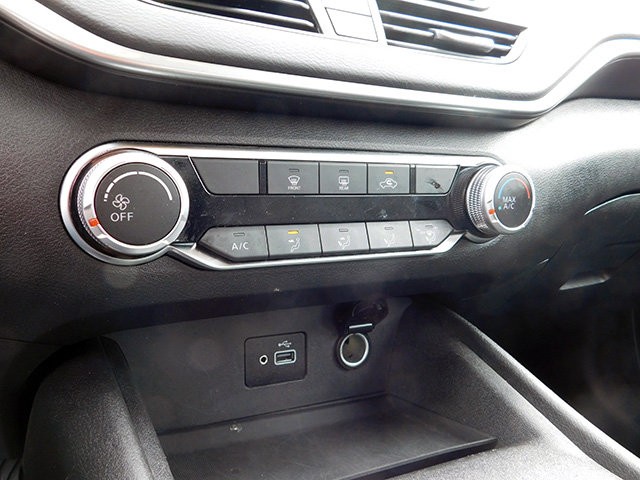 Nissan Altima Vehicle Image 15