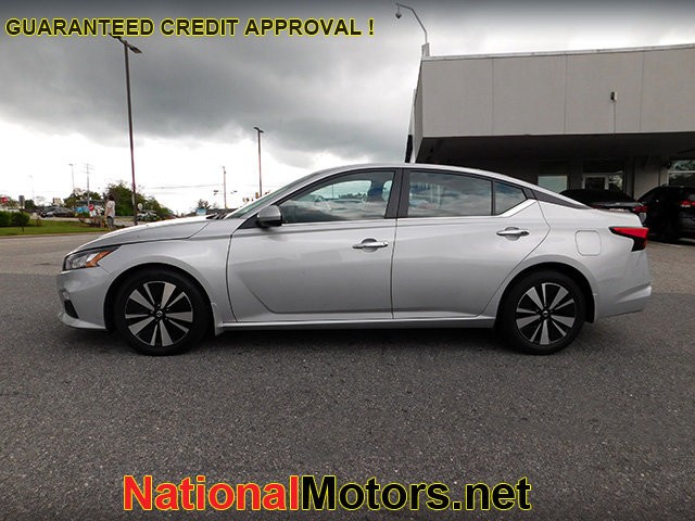 Nissan Altima Vehicle Image 02