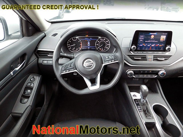 Nissan Altima Vehicle Image 07