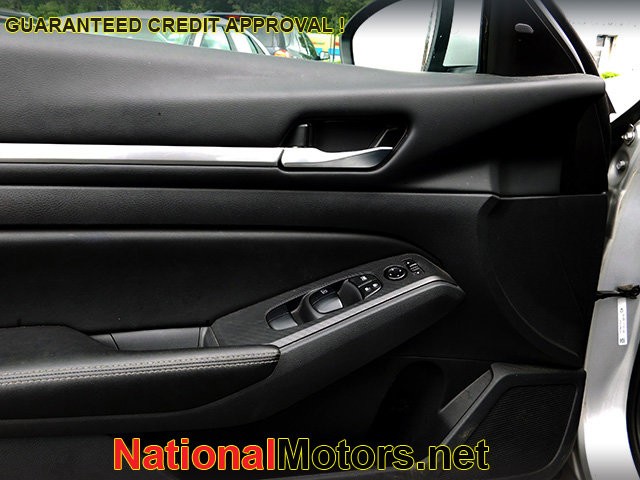 Nissan Altima Vehicle Image 08