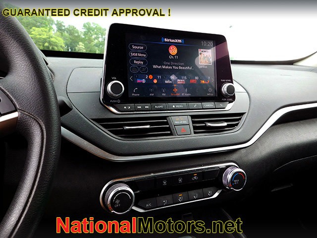 Nissan Altima Vehicle Image 10