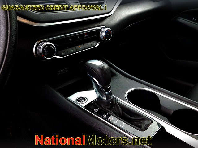 Nissan Altima Vehicle Image 12