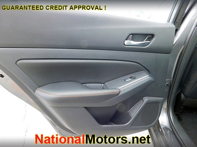 Nissan Altima Vehicle Image 09