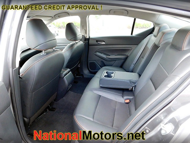 Nissan Altima Vehicle Image 10