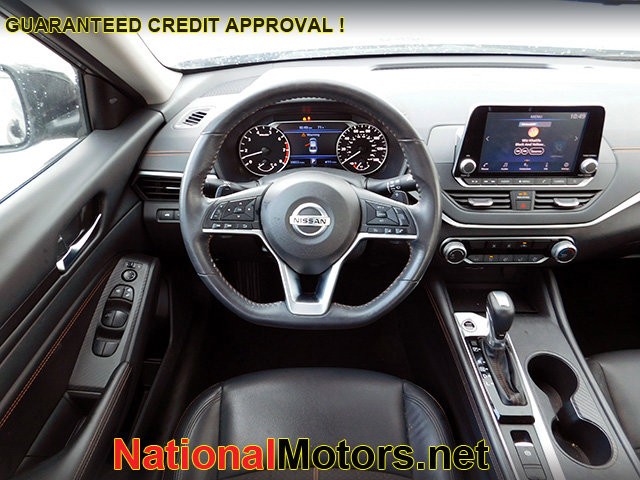 Nissan Altima Vehicle Image 11