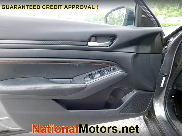 Nissan Altima Vehicle Image 12